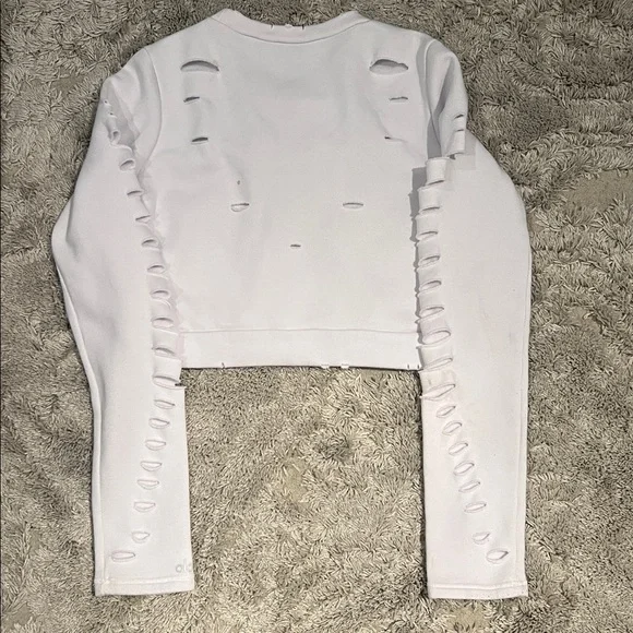ALO Yoga Cream Distressed Long Sleeve Crop Top - Picture 4 of 6